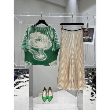 2025春裝夏裝上衣女生日大碼休閑端莊大氣中老年褶皺媽媽時尚套裝