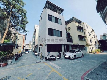 小蠻推薦‼️美術館車站★雙面臨路★翻新大面寬透天｜高雄市鼓山區青海路