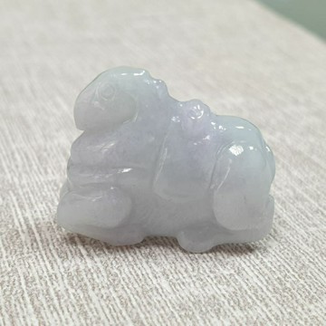 逸品軒～天然緬甸玉A貨-O0375-唐馬小擺件長24mm寬9.8mm高20.5mm💰售價700元