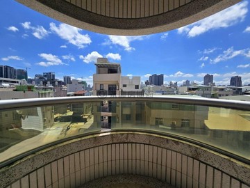 愛河家樂福溫馨三房雙衛開窗附平車~輕鬆成家｜高雄市三民區同盟三路