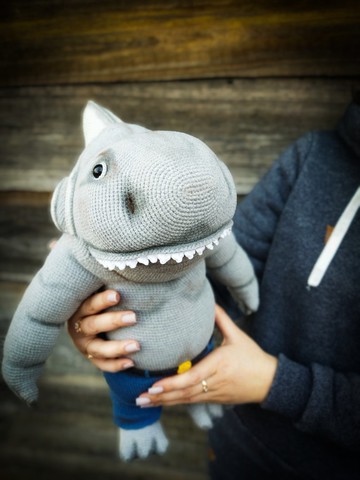 大型模拟鲨鱼人俑钩编手工超级礼品软玩具鲨鱼