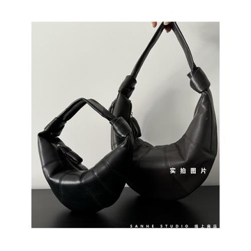 牛角包羊角包2025秋冬新款包包女羊皮可頌休閑通勤餃子單肩腋下包