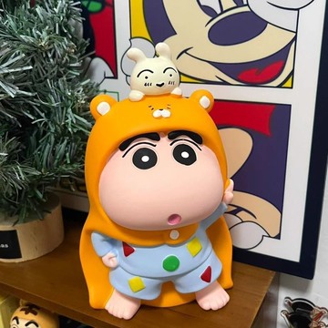 臺灣/✨擺件  /披風小新存錢罐宿舍臥室手辦擺件蠟筆小新收納儲蓄罐閨蜜生日禮物