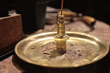 【METALIZE】黃銅線香座(火星塞)