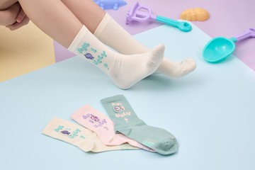 UGLYMEWS刺繡襪
