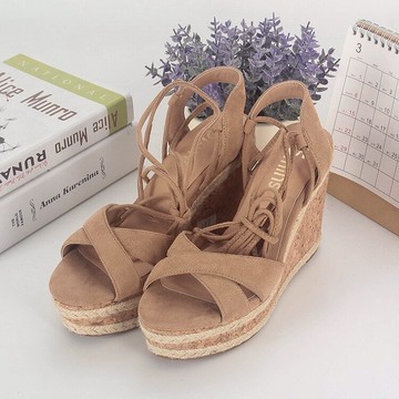 百品牌春夏新款專柜撤柜女鞋杏色坡跟防水臺綁帶露趾涼鞋 68420