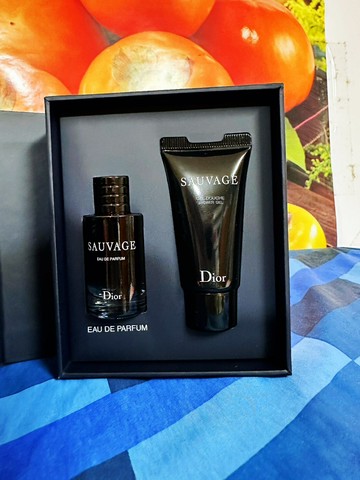 迪奧 SAUVAGE曠野之心香氛精巧禮盒（曠野之心香氛 10ml ＋沐浴露20ml)百貨公司專櫃貨