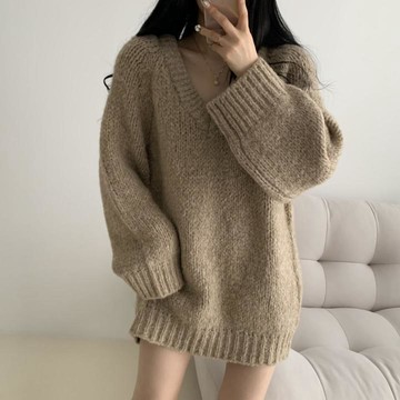 佰分佰/150kg內可穿/大尺碼女裝/微胖穿搭/中長款針織衫/v領/慵懶風/外穿套頭針織毛衣女/長袖上衣