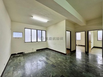 【信義國小六合商圈】免400萬公寓5樓｜高雄市新興區中正三路