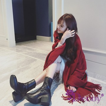 【Decoy】烈焰純紅＊加大仿羊絨流蘇披肩圍巾