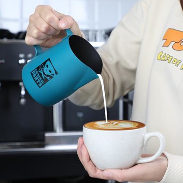 斜口拉花杯bevel304不銹鋼尖嘴壓紋拉花缸花缸打奶咖啡拉花壺奶缸