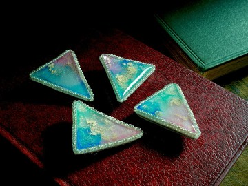 太空碎片三角胸針