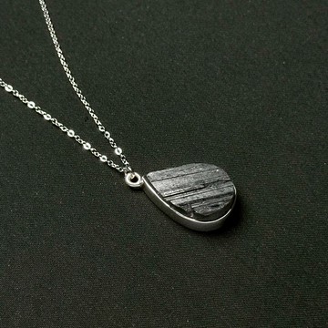 圖桑 | 黑碧璽原礦項鍊｜能量保護 轉化負能量 精緻包框 天然晶礦項鍊 925純銀 S25AP17-28-2