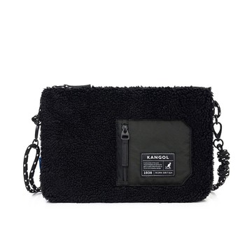 【KANGOL】毛絨大側包 女包 男包 側背包 斜背包 休閒 黑色-6255170320