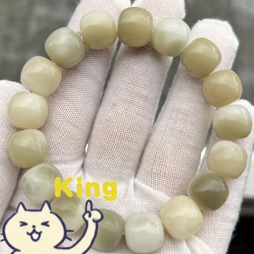 【臺灣出貨】稀少煙青豆綠飄花桶珠白玉菩提根手串 細盤保養養出通透掛瓷包漿 男女日常穿搭收藏配戴把玩天然獨特飄花紋理高拋