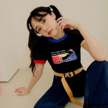 OB嚴選中大尺碼-KITTY CUTIE LAND．撞色滾邊短袖TEE《KB1449》