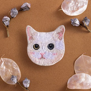 單卡大頭貓-刺繡貼紙-異色瞳白貓(A0003)