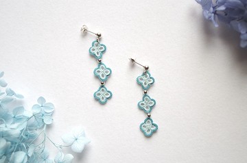 梭織蕾絲小花三重耳針，繡球花