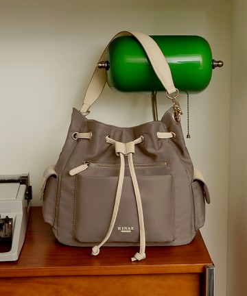 多袋輕量防潑水尼龍鏈帶肩背斜背變型束口水桶包-奶霧栗棕-柔霧系列(BZ96501-34)