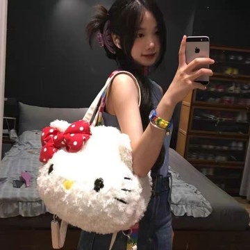 臺灣/現✨包包 旅行包 收納包 斜挎包HelloKitty絲絨繡花雙肩包學院風大容量的秋冬季通勤揹包女生