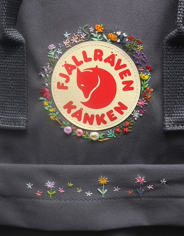 芳菲花園-- ---kanken石墨灰包包--手工刺繡訂製