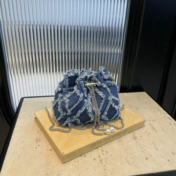 潮流抽繩流蘇牛仔布菱格包2025秋季新款單肩水桶斜挎包街頭潮流