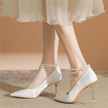 2024新款通勤鞋珍珠鏈綢緞面細跟高跟鞋女法式氣質不累腳床上百搭