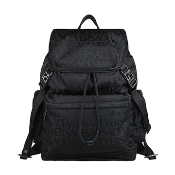 VERSACE Allover Neo字母印花LOGO設計尼龍翻蓋釦式束口後背包(黑)