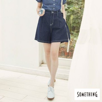 SOMETHING 女裝 打摺斜邊口袋寬短褲-原藍色