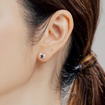 s925純銀韓版小巧蝴蝶結黑鋯石轉珠耳環 -附馬卡收納盒