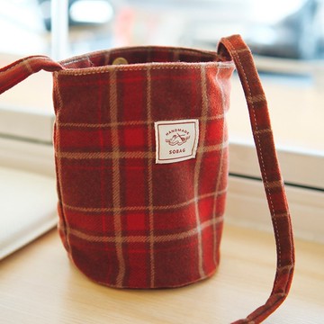 sobag新年紅色可愛格紋單肩斜挎小包女過年喜慶文藝水桶毛呢布包