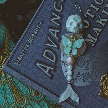 人魚的遺骨與蝴蝶