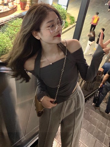 年新款早秋長袖t恤女修身短款一字領上衣秋冬洋氣內搭打底衫