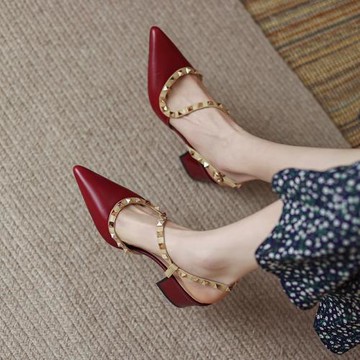 鉚釘涼鞋女夏季新款復古紅色真皮粗跟尖頭真皮法式半包頭高跟鞋子