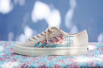 旅行女孩【腳踏車日】鳶尾蝶 麂皮絨