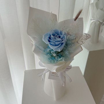 SEE 看見花藝設計|情人節|永生玫瑰|生日|被溫柔接住玫瑰花束