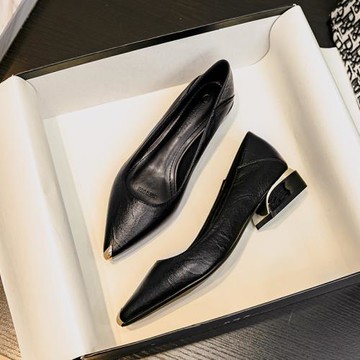 新款金屬頭職業工作鞋女氣質尖頭單鞋黑色粗跟上班久站不累腳皮鞋