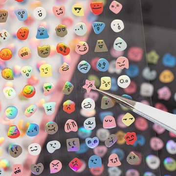 🎀免運臺灣有貨🎀情緒四季小鼻嘎鐳射模切貼紙ins風可愛表情笑臉美甲貼咕卡diy貼畫🎀可開票