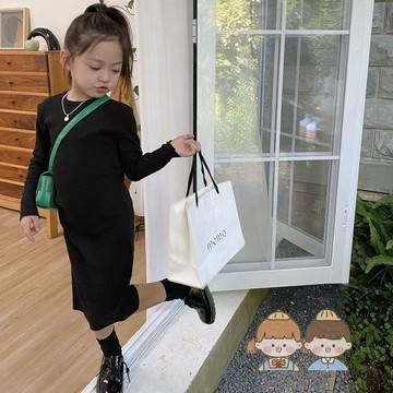 🎀biubiu童裝🎀春秋季實力穿搭2023秋季連衣裙兒童女坑條質感黑色修身時髦長裙潮