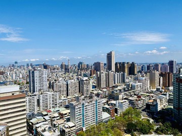亞灣 京城新世界 高樓層景觀百萬裝潢2房平車｜高雄市前鎮區一心二路