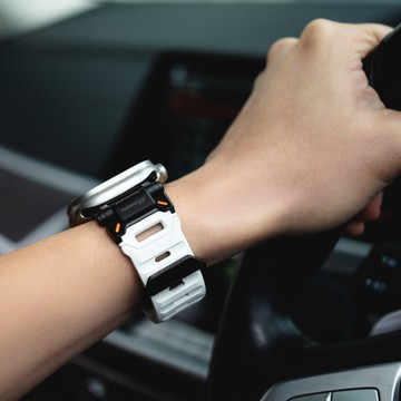 ESSENTIALS | 卓越耐用氟橡膠錶帶 for Apple Watch 44/45/46/49m