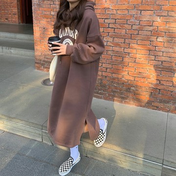 微胖穿搭 休閑長袖連衣裙 長袖連衣裙 秋冬洋裝 長袖洋裝 秋冬慵懶oversize寬鬆下擺開叉加絨加厚過膝長款連帽衛衣裙