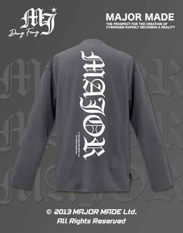 哥德字後背直向刺繡文字長TEE