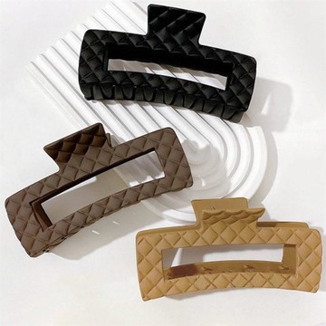 【HOOMI】簡約菱格大抓夾10.5cm（混色）（顏色隨機出貨）