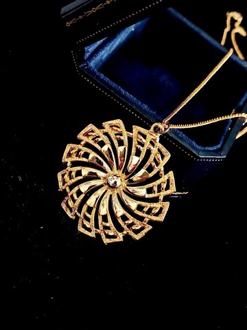vintage jewelry 古典金色輪型花卉  項鍊