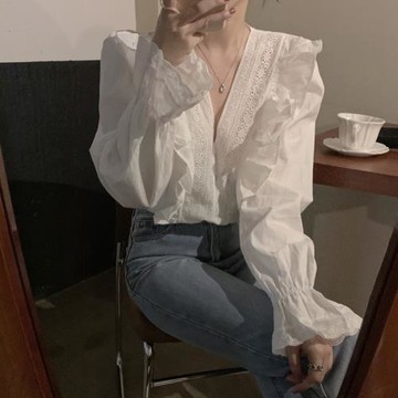 法式蕾絲花邊襯衫女長袖大碼秋裝胖mm遮肉顯瘦寬松木耳邊V領上衣