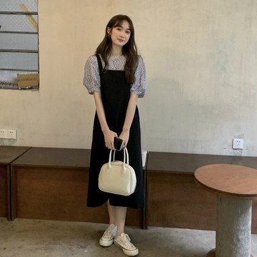 法式復古黑色背帶連衣裙女夏季年新款裙子氣質休閑顯瘦中長裙