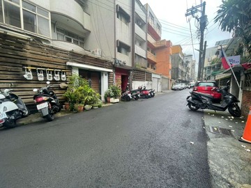 巨城中央路大地坪活巷透天｜新竹市東區中央路