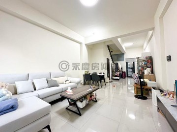 悅隆臻藏｜大坪頂運動公園〃輕屋齡臨路邊間｜四房車墅｜高雄市小港區高坪二十二路