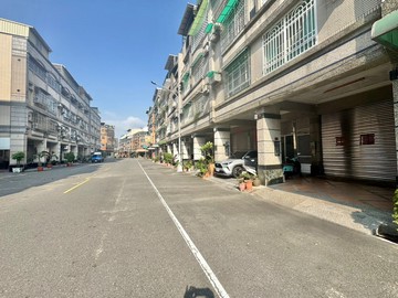 鳳甲商圈｜鳳翔國中｜臨15米路騎樓透天｜高雄市鳳山區甲智路